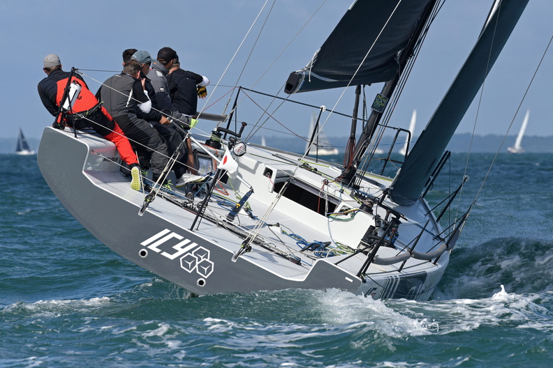 Nick Griffith's IC37 Icy racing in IRC One © Rick Tomlinsonsrc=