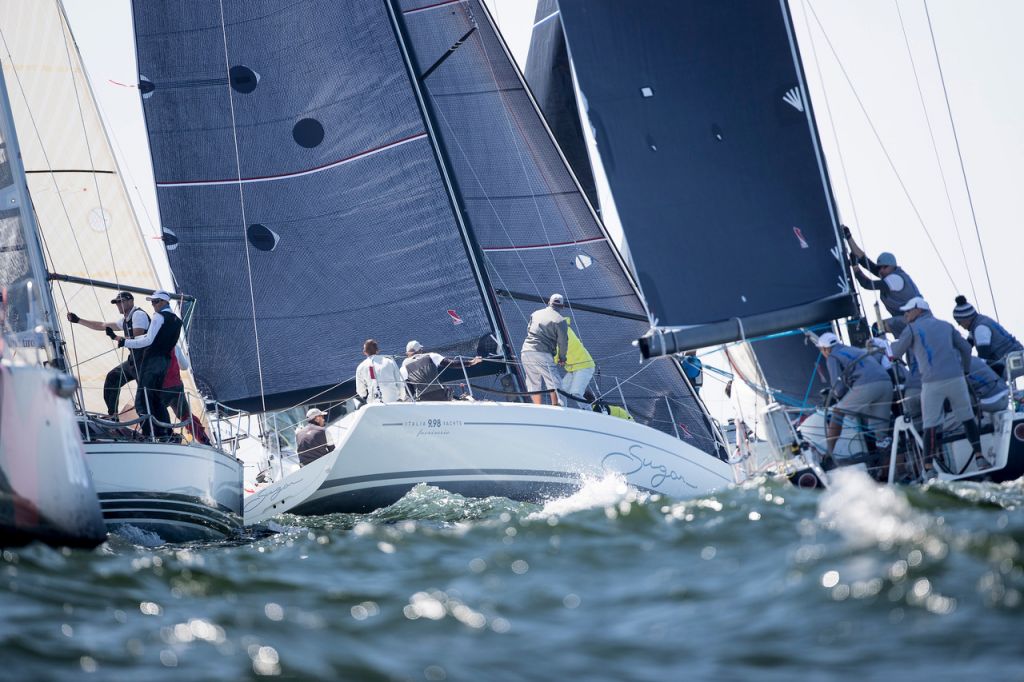 Crowded Class C mark rounding in The Hague © Sander van der Borch